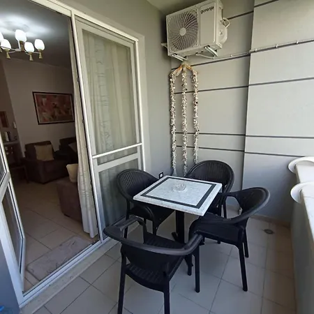 2 Bedrooms Qerret Голем