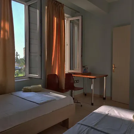 2 Bedrooms Qerret 골렘