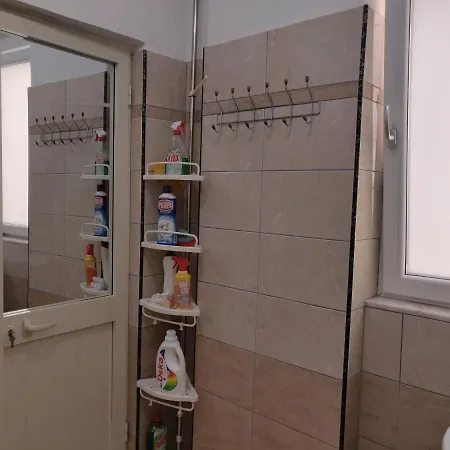 2 Bedrooms Qerret 골렘