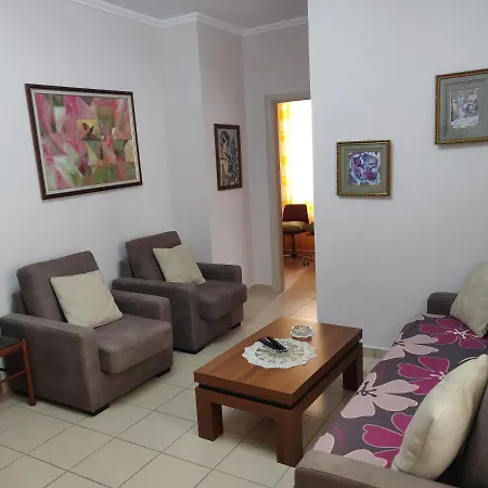 아파트 2 Bedrooms Qerret 골렘