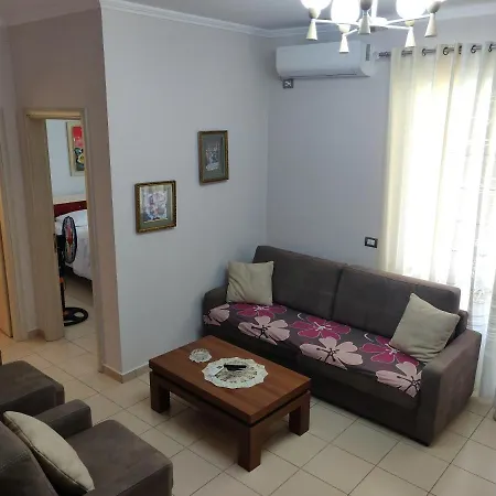 2 Bedrooms Qerret 골렘