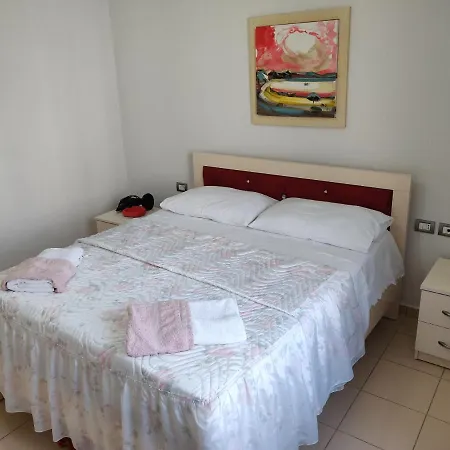 2 Bedrooms Qerret * 골렘