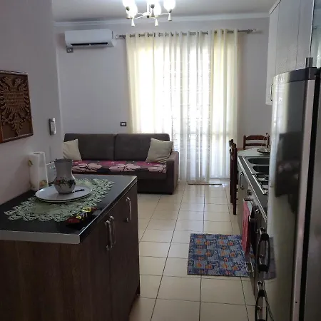 2 Bedrooms Qerret 골렘